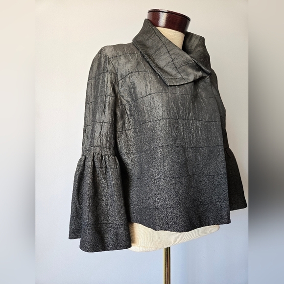Jaqueline Conoir- Gray Textured Crop Jacket With Bwll Sleeves. Size 2 - Picture 2 of 13